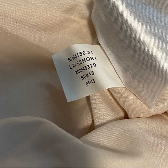 Banana Republic Cream Lace Shorts 8 - Picture 7 of 11